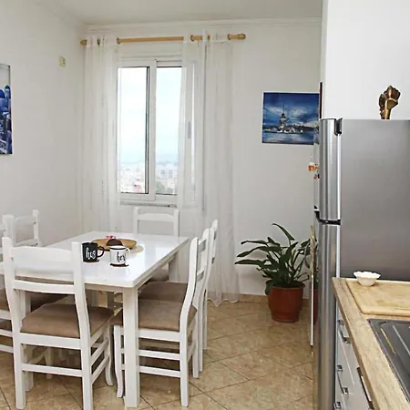 Apartment Spacious Central
