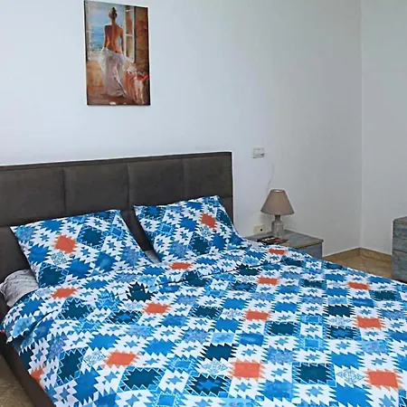 Spacious Central Apartment *