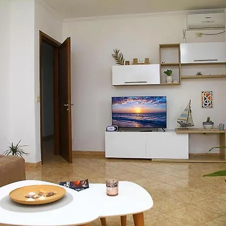 Spacious Central Apartment *